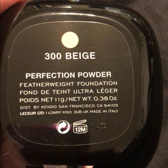 Marc Jacobs 300 Beige Perfection Powder - Picture 4 of 4